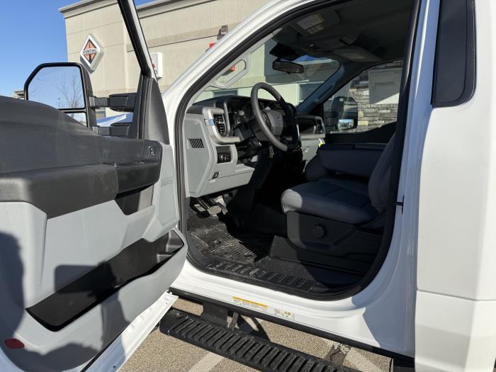 2025 Ford F-550-20