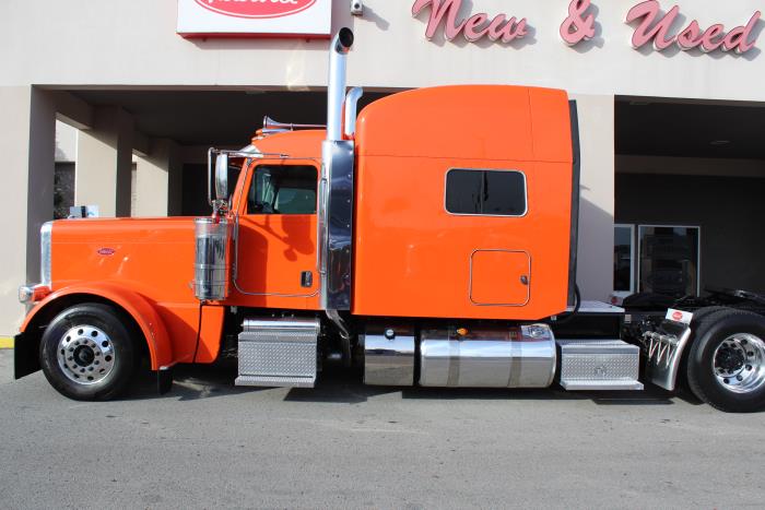 2023 Peterbilt 389-3