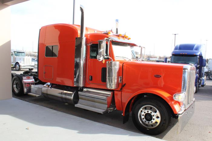 2023 Peterbilt 389-7