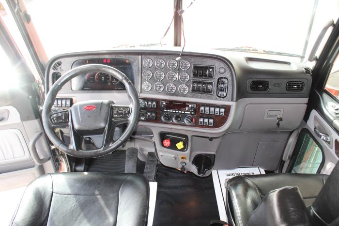 2023 Peterbilt 389-11