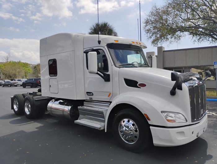 2022 Peterbilt 579 - image 13