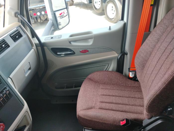 2022 Peterbilt 579 - image 24