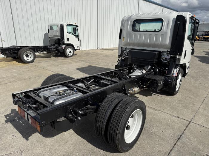 2026 Isuzu NPR - image 12