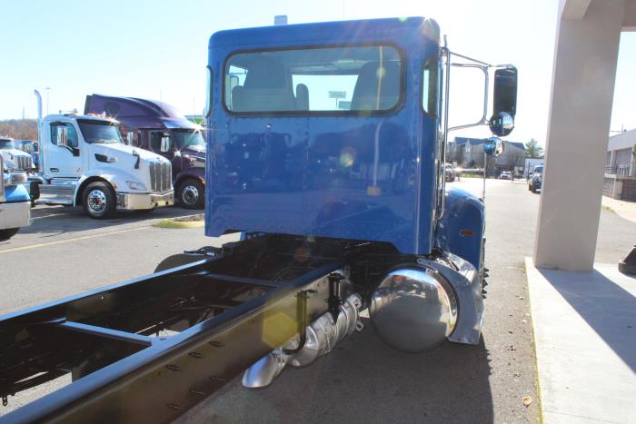 2021 Peterbilt 337-7