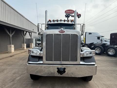 2023 Peterbilt 389-2