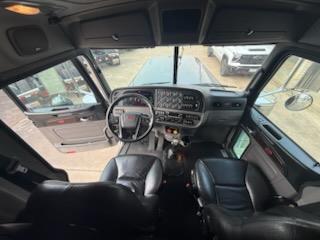 2023 Peterbilt 389-6
