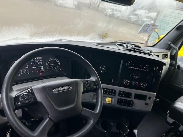 2023 Freightliner Cascadia-3