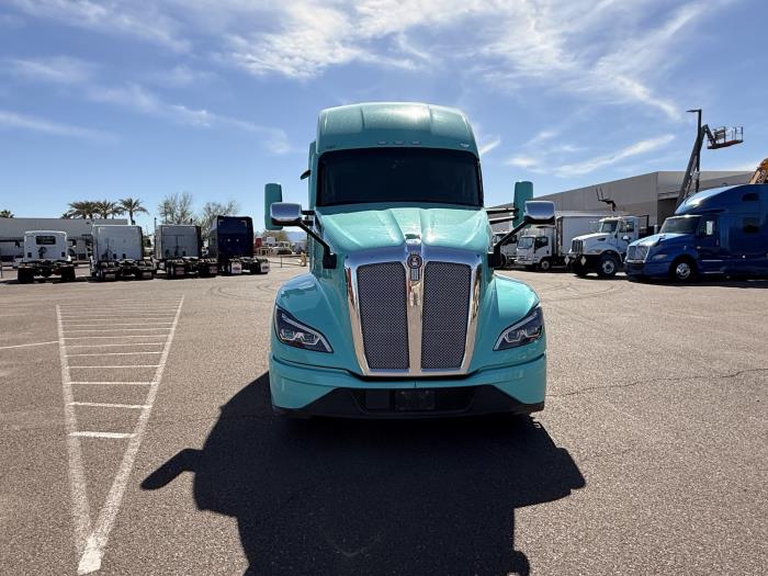 2022 Kenworth T680-8