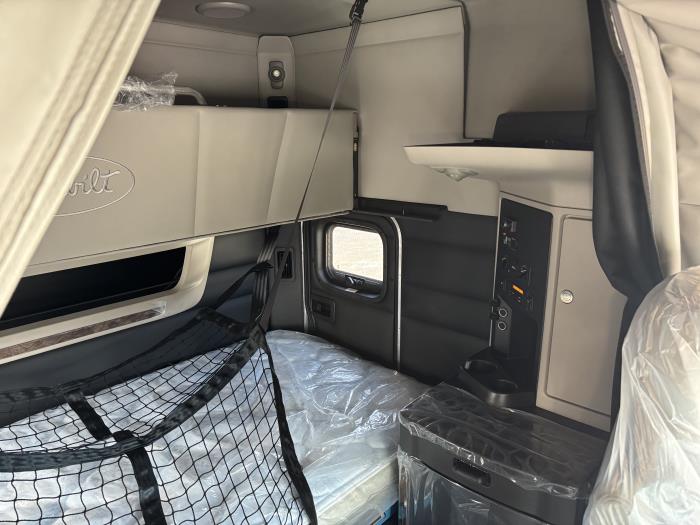 2027 Peterbilt - image 10