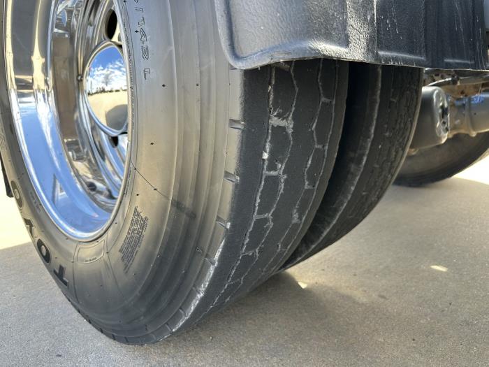 2019 Peterbilt 389-16