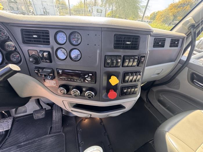 2020 Peterbilt 579-17