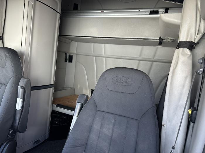 2022 Peterbilt 579-0