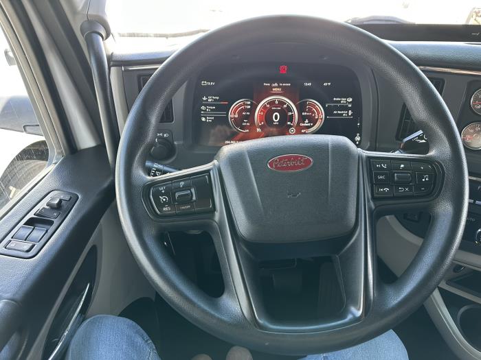 2022 Peterbilt 579-5