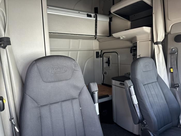 2022 Peterbilt 579-9