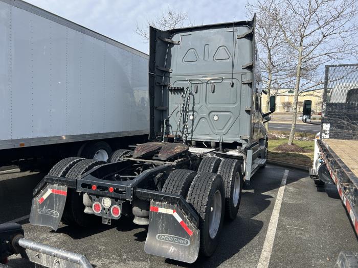 2020 Freightliner Cascadia-3