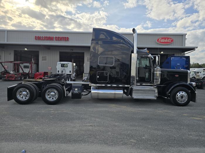 2023 Peterbilt 389-5
