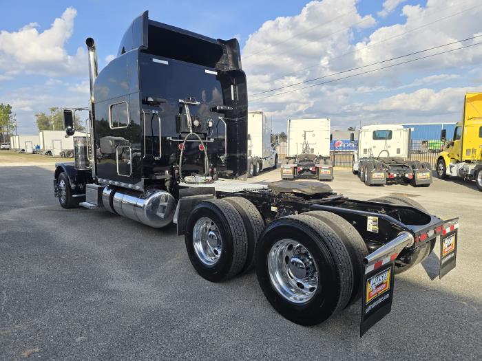 2023 Peterbilt 389-3