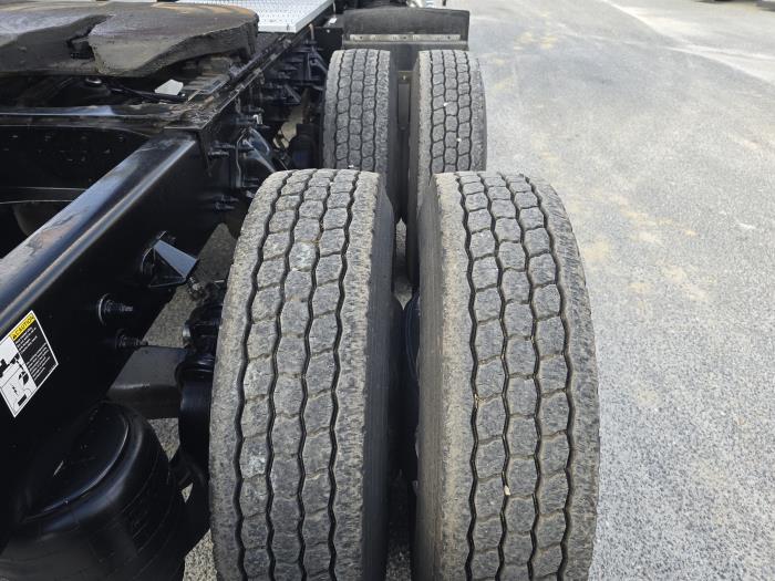 2023 Peterbilt 389-23