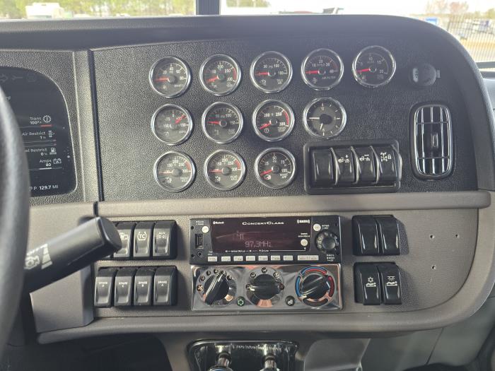 2023 Peterbilt 389-11