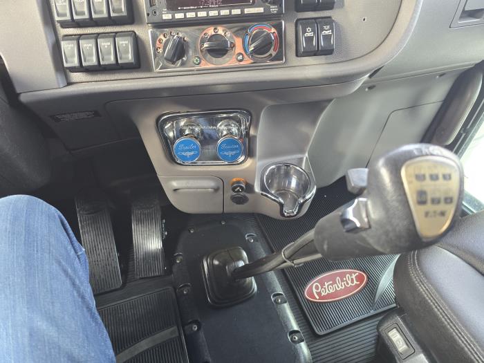 2023 Peterbilt 389-10