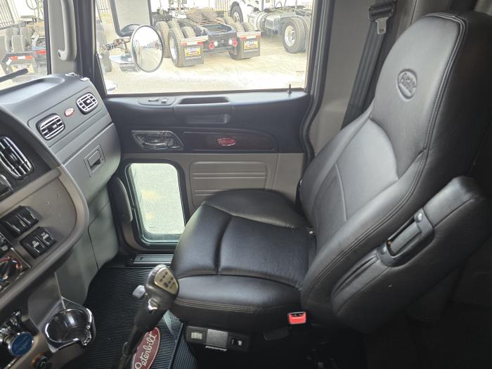 2023 Peterbilt 389-9