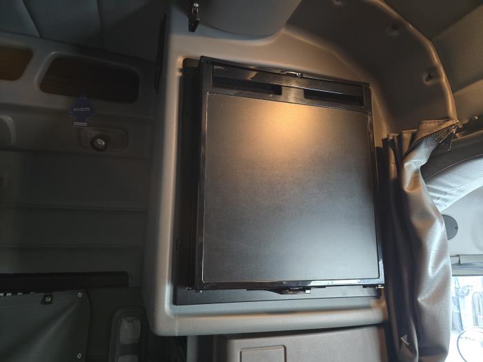 2023 Peterbilt 389-18