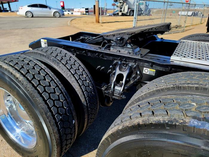 2022 Peterbilt 579 - image 8