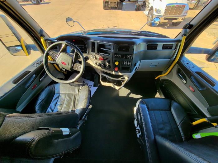 2022 Peterbilt 579 - image 19