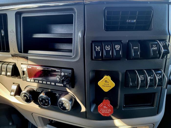 2022 Peterbilt 579 - image 21