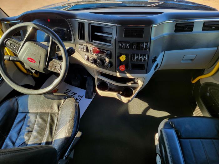 2022 Peterbilt 579 - image 24