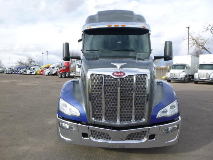 2022 Peterbilt 579-8