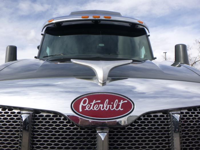 2022 Peterbilt 579-9