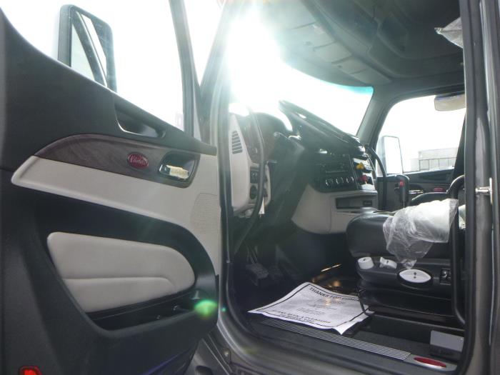 2022 Peterbilt 579-11