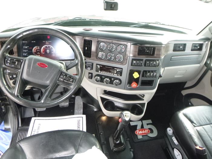 2022 Peterbilt 579-15