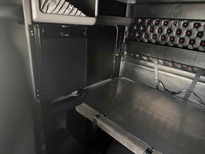 2024 Kenworth W900-14