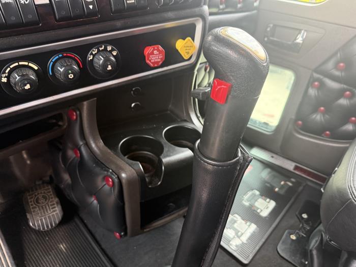 2024 Kenworth W900-19