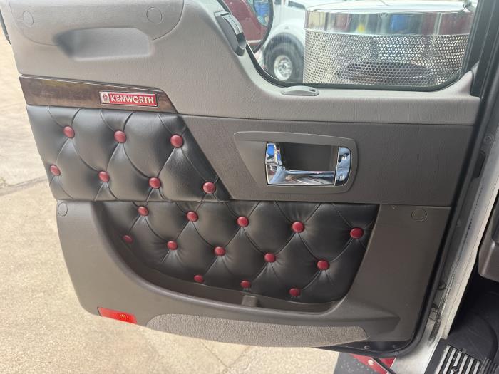 2024 Kenworth W900-20