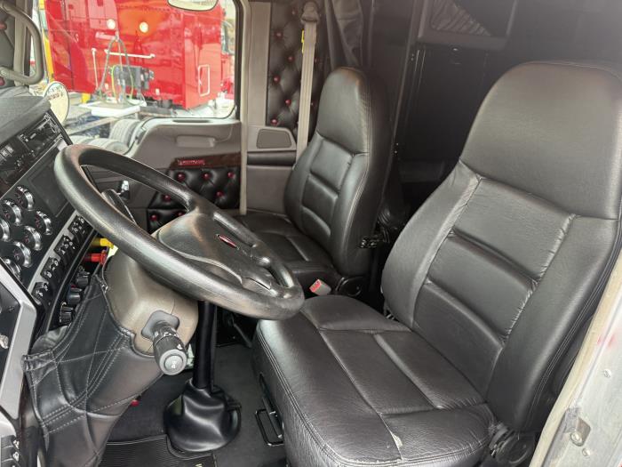 2024 Kenworth W900-21