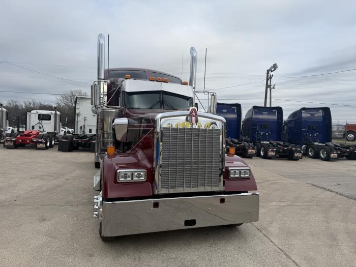 2024 Kenworth W900-27