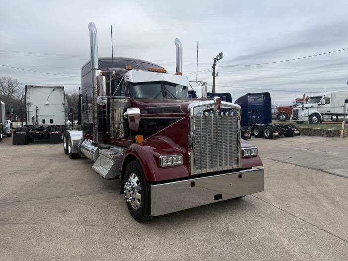 2024 Kenworth W900-28