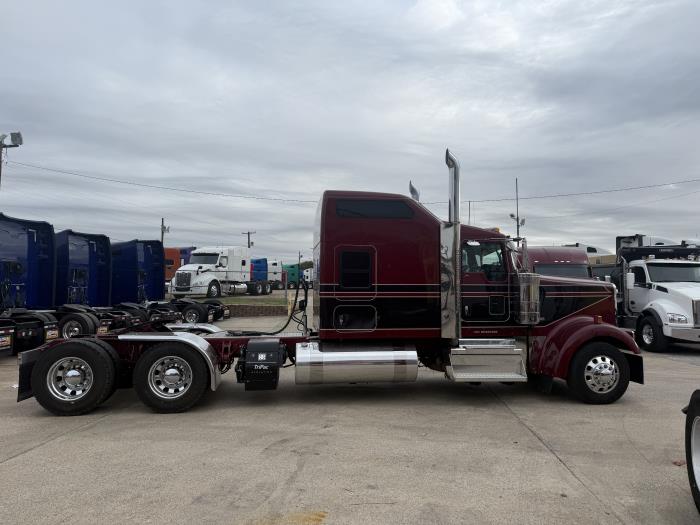 2024 Kenworth W900-31