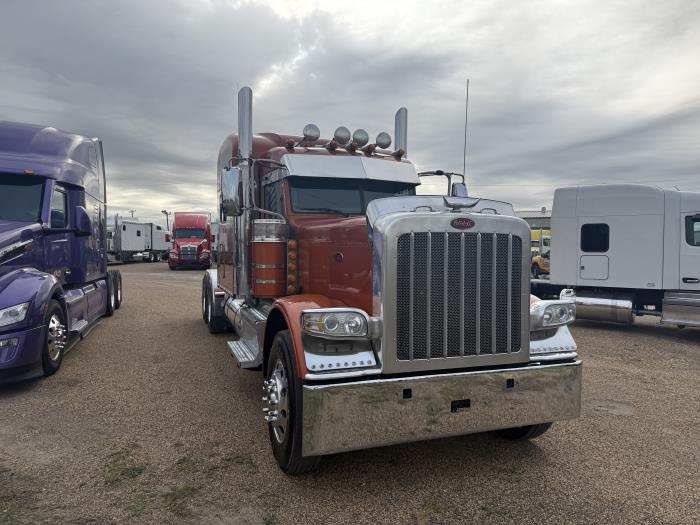 2024 Peterbilt 389-11