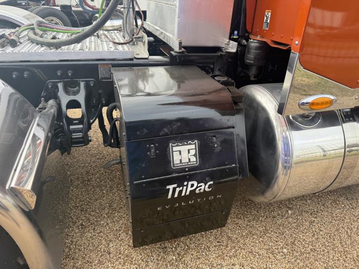 2024 Peterbilt 389-15