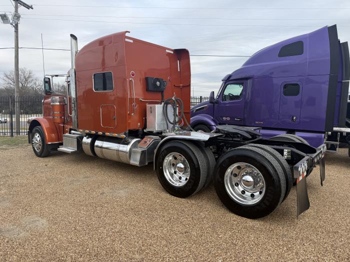 2024 Peterbilt 389-23