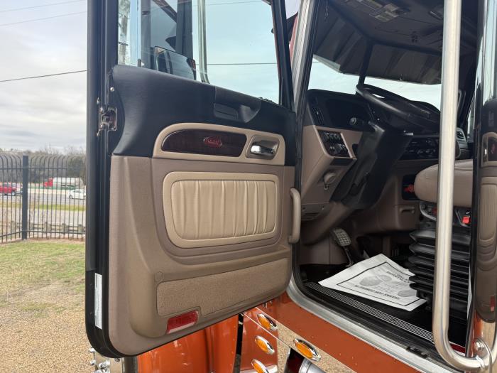 2024 Peterbilt 389-26