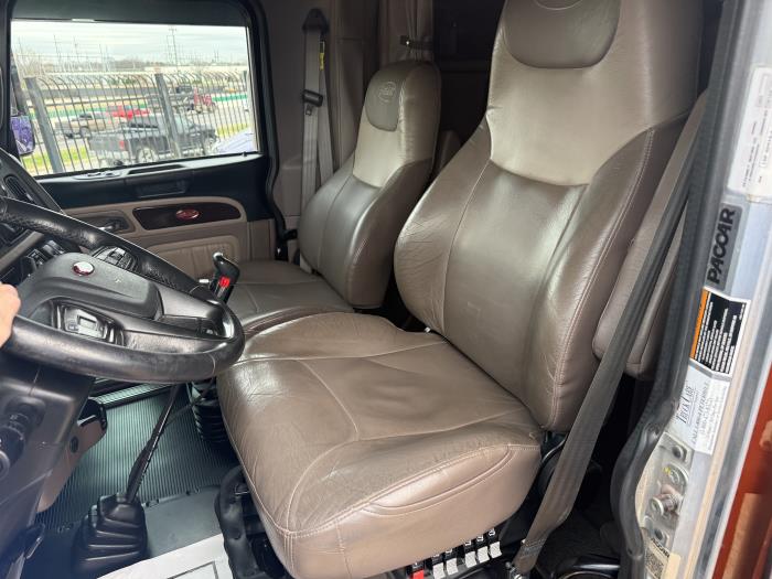 2024 Peterbilt 389-28