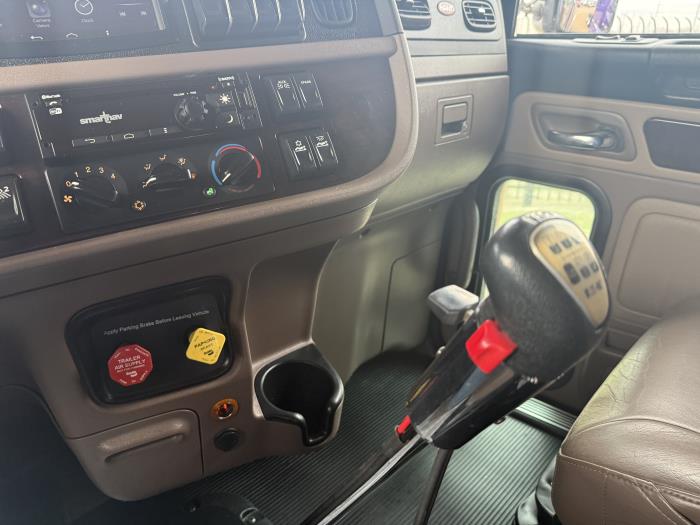 2024 Peterbilt 389-32