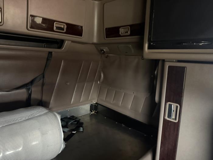 2024 Peterbilt 389-36