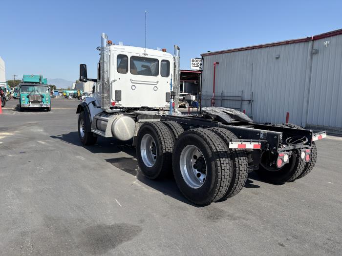 2027 Peterbilt 567-7