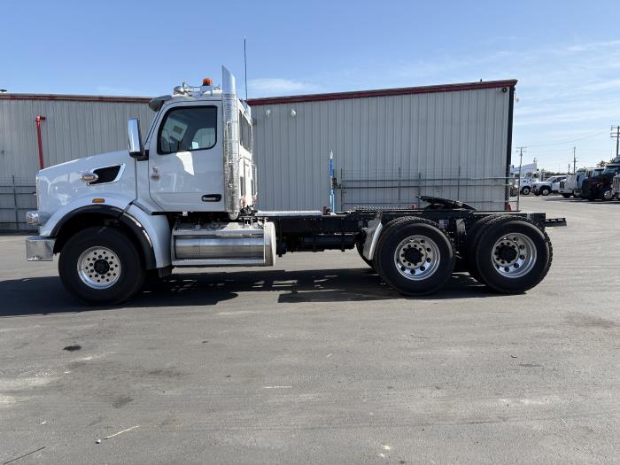 2027 Peterbilt 567-8